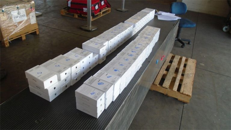 Lote da Receita Federal tem centenas de iPhones — Foto: Reprodução/site da Receita Federal
