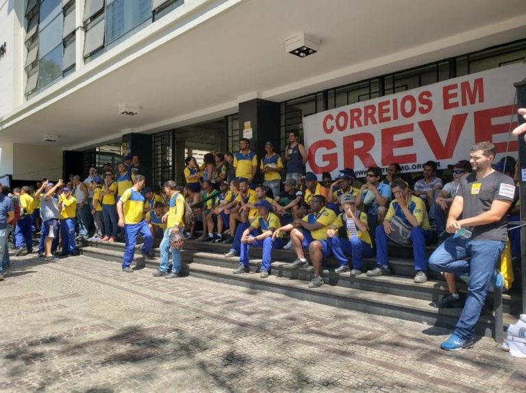 Greve faz Correios suspender serviços com hora marcada no país