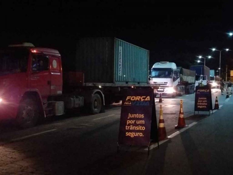 Operação integrada fiscaliza transporte de rochas no Espírito Santo