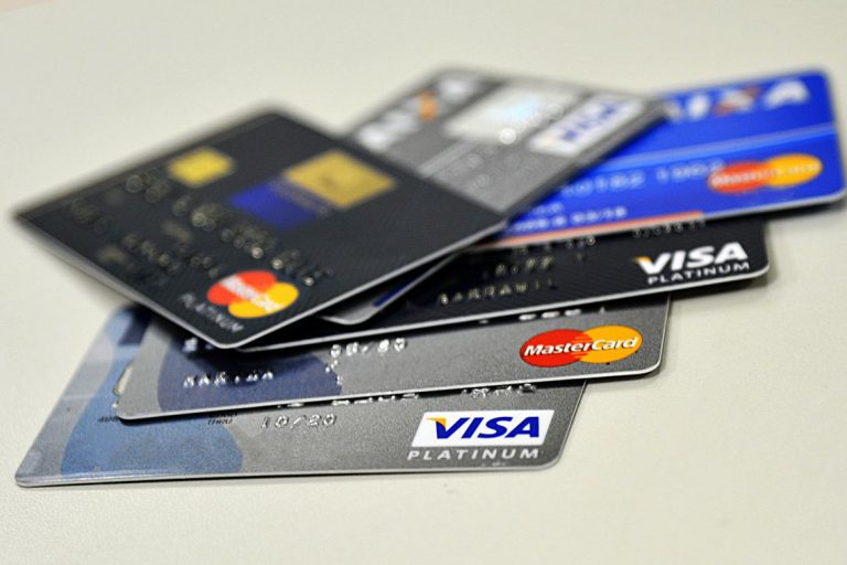 Apenas 25% dos jovens de 18 a 30 anos fazem controle financeiro