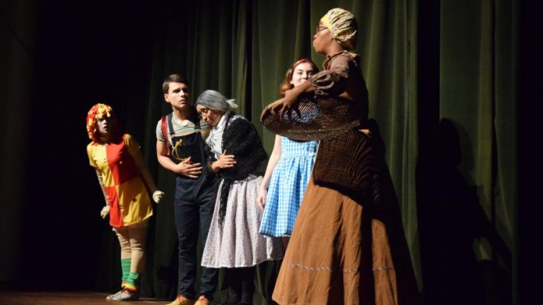 Semana da Criança levará mais de 500 alunos do interior ao teatro em Cachoeiro