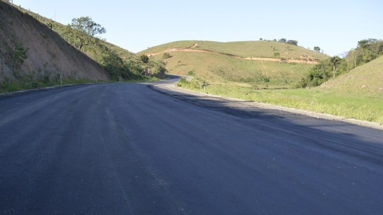 Prefeitura de Kennedy retoma obras de asfaltamento da rodovia que liga Sede a BR-101
