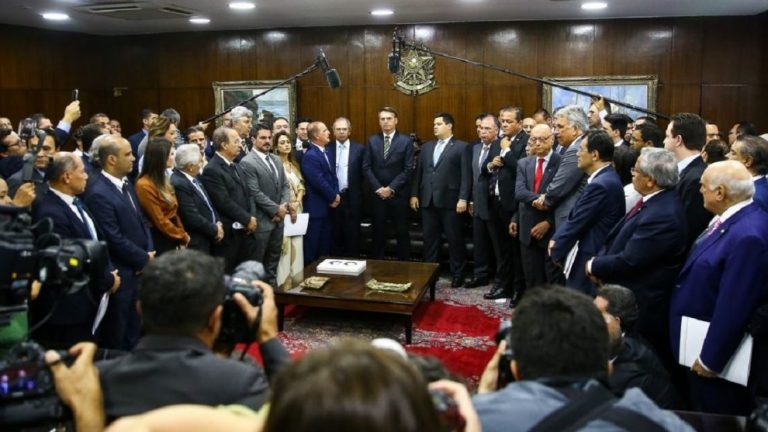 Governo propõe mudar pacto federativo, liberando R$ 400 bi aos estados e municípios em 15 anos