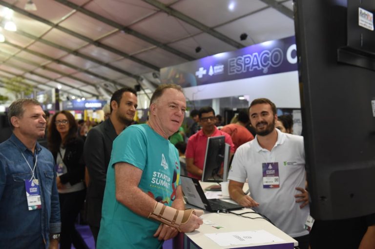 Governador visita evento de inovação em Vitória