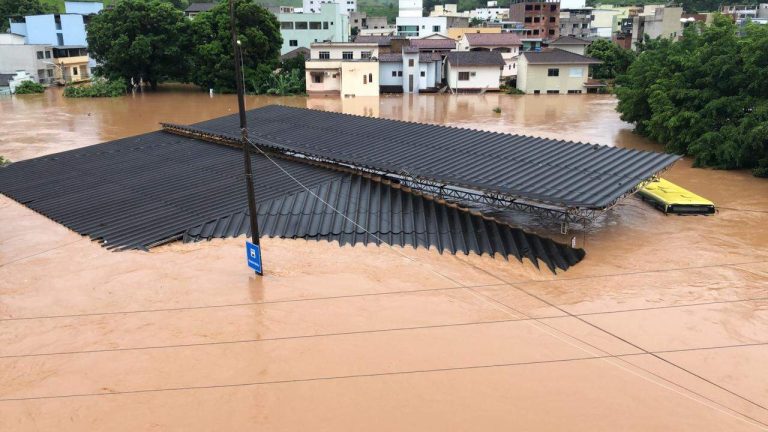 Chuvas no ES: Rio sobe oito metros e alaga Castelo