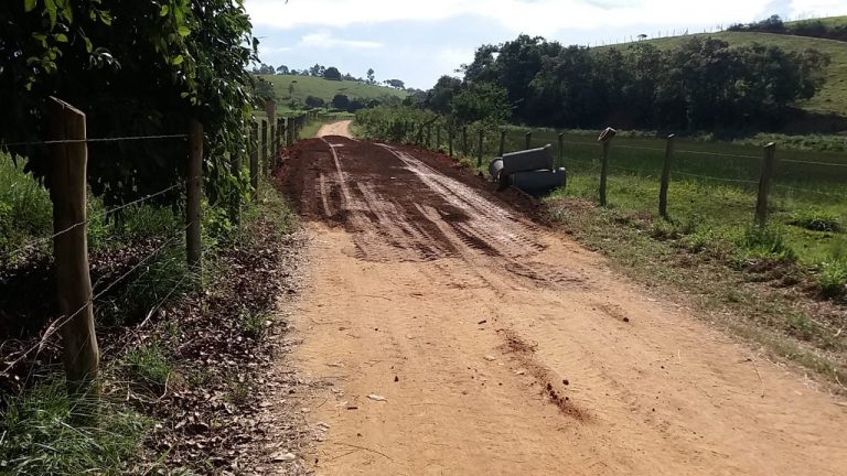 Anchieta: Estradas rurais recebem melhorias com aplicação de Revisol