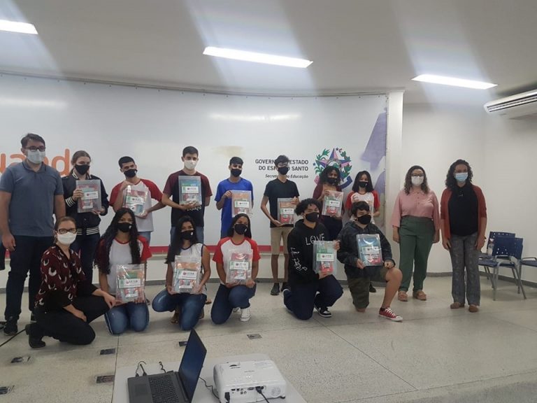 Escola de Baixo Guandu oferece curso de programação para estudantes
