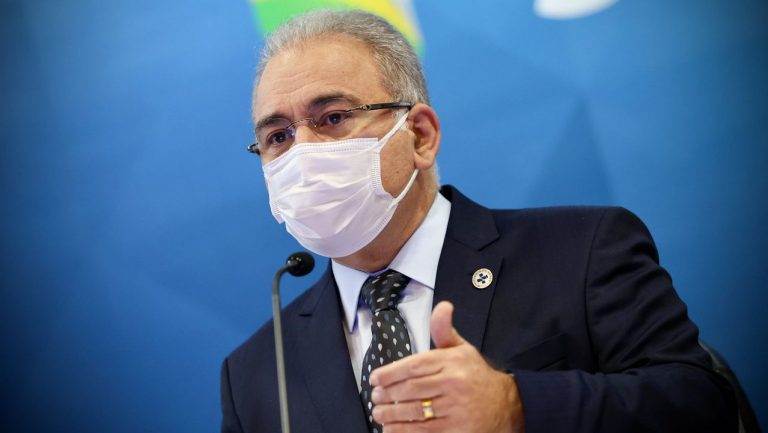 Ministro diz que adolescente teve púrpura trombótica e não relaciona morte à vacina