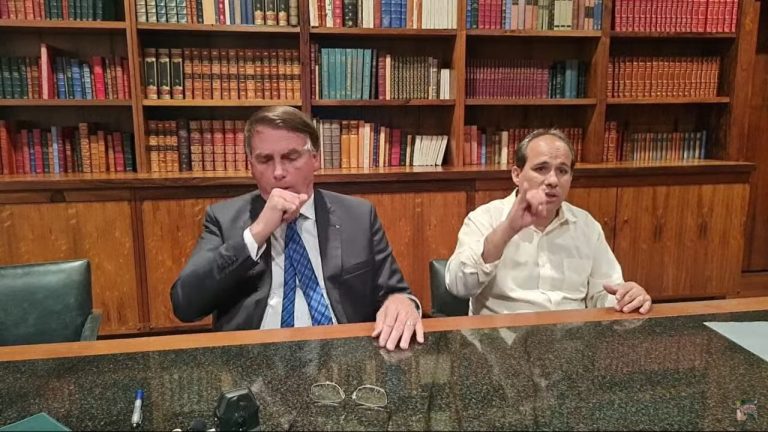 Bolsonaro pode estar com COVID, afirma fonte ligada ao palácio