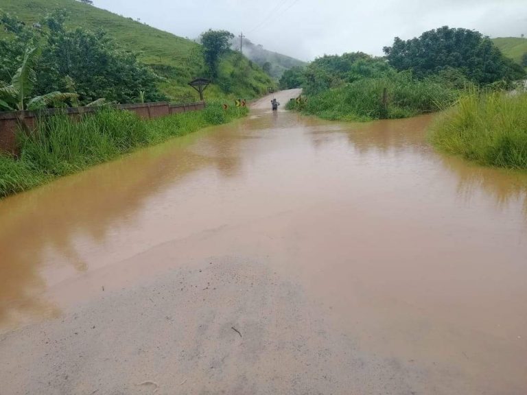 Sul do ES: rodovia é totalmente interditada após cheia do Rio Castelo