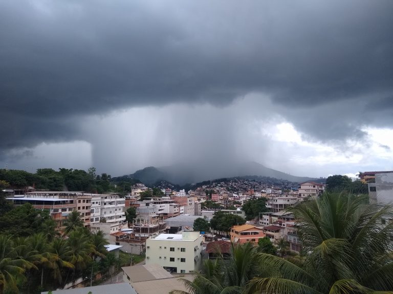 Instituto emite três alertas de chuvas intensas para cidades do ES