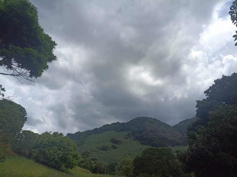 Alerta de chuva forte, raios e alagamentos para maior parte do ES