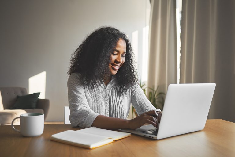 Inscrições para 1ª oferta dos cursos Qualificar ES Mulher On-line estão abertas