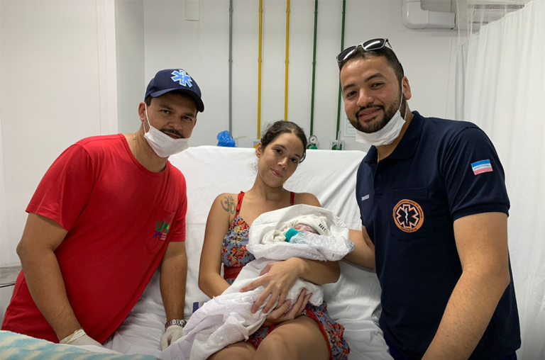Bebê nasce dentro de ambulância do Resgate em Marataízes
