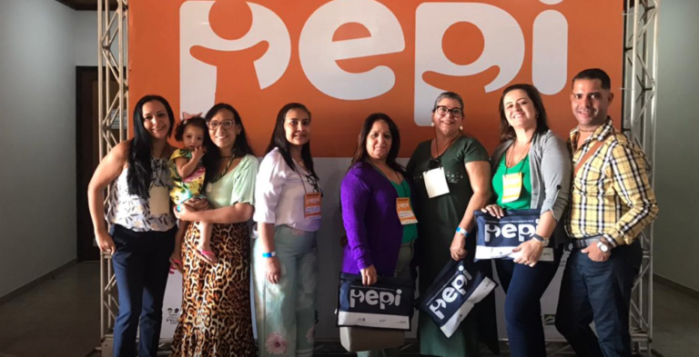 Marataízes: Programa Criança Feliz recebe troféu em workshop