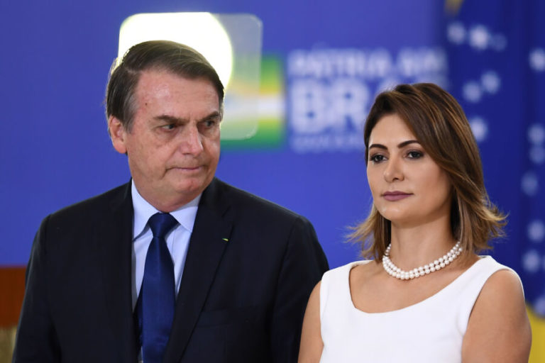Crise no casamento? Após derrota nas urnas, Bolsonaro e Michelle deixam de seguir um ao outro nas redes sociais