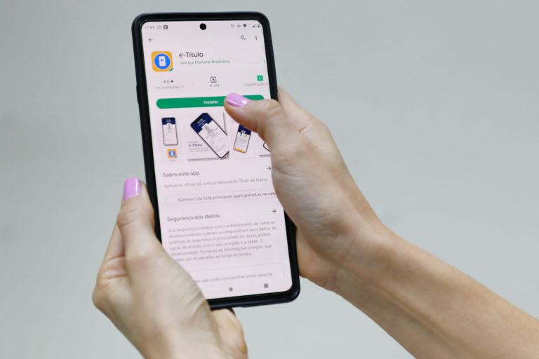 Eleitores têm até sábado para baixar e atualizar o e-Título