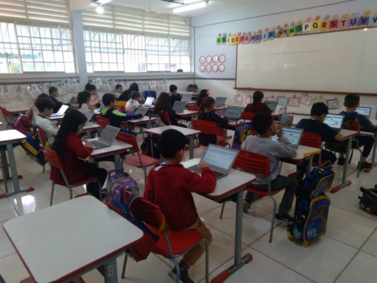 Uso de computadores portáteis moderniza ensino na rede municipal de educação