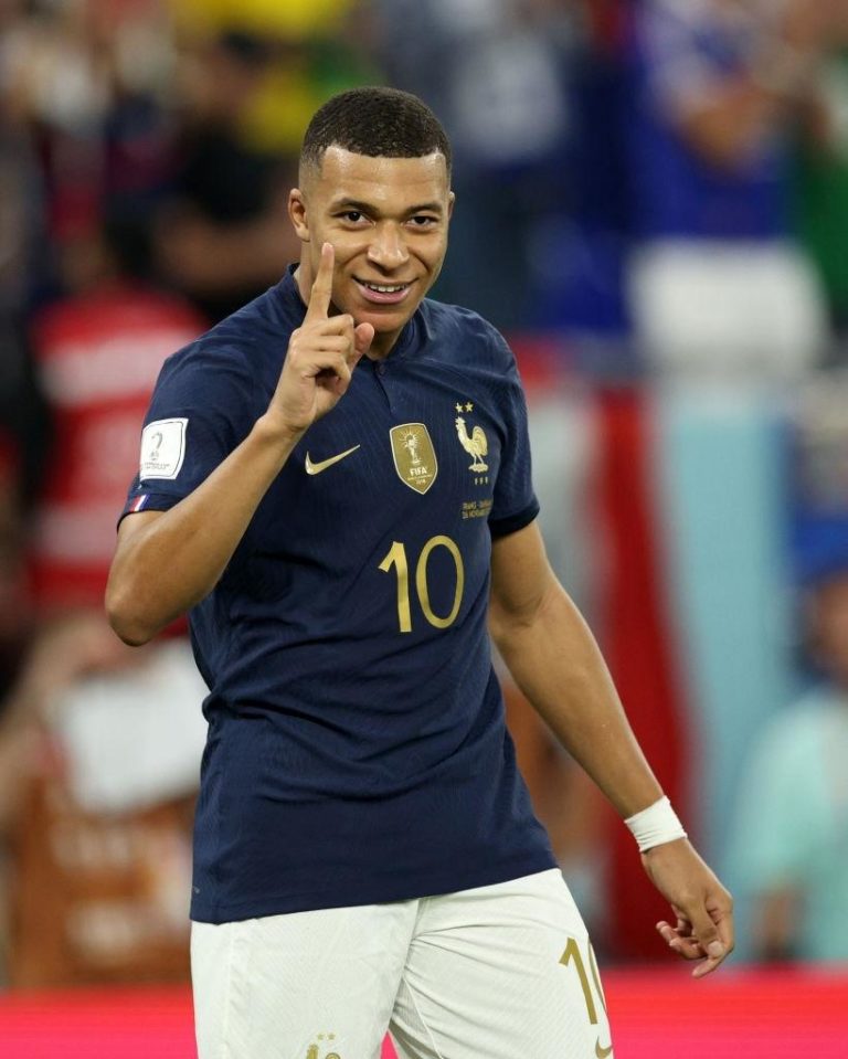 Em destaque na Copa, Mbappé é alvo de ofensas transfóbicas e racistas