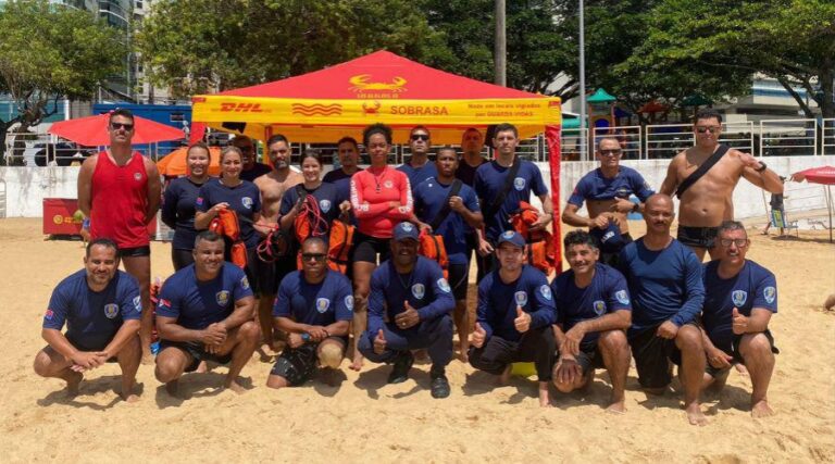 GM participa de curso de primeiros socorros na Praia da Costa