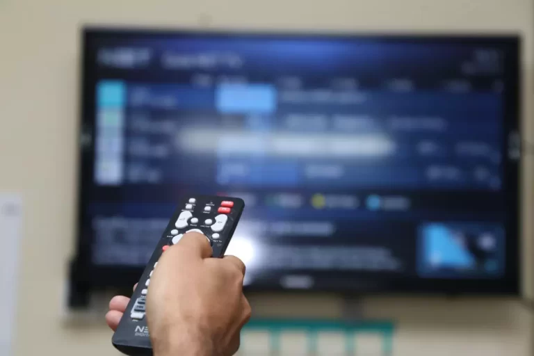 Anatel ordena bloqueio de 5 milhões de aparelhos piratas de TV a cabo