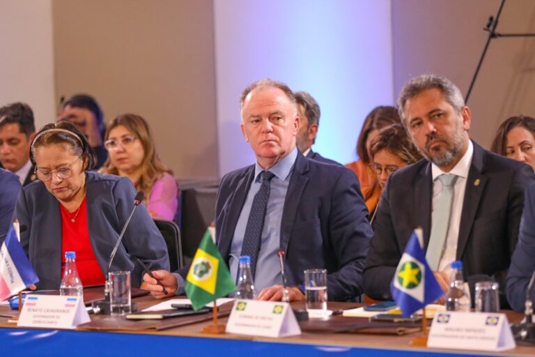 Casagrande debate reforma tributária durante encontro do Fórum dos Governadores