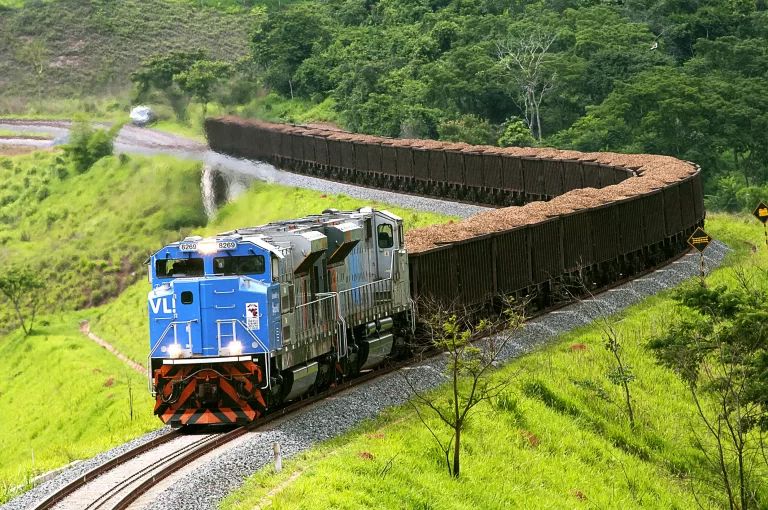 Lula inaugura terminal da Ferrovia Norte-Sul em Goiás