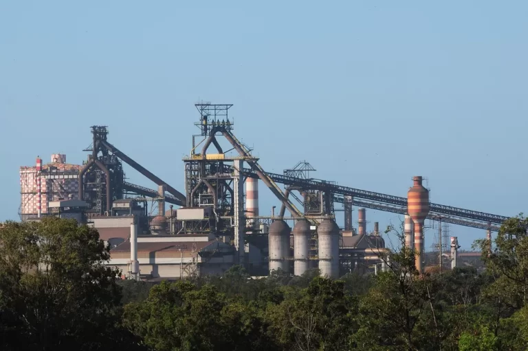 ArcelorMittal abre 200 vagas de estágio para ensino técnico e superior com bolsa de até R$ 1 mil; saiba como se inscrever