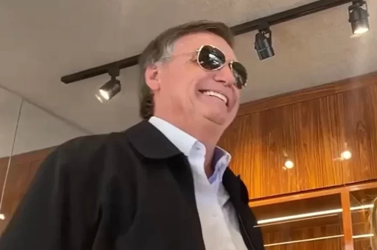 Bolsonaro manteve vaquinha rolando mesmo após investir R$ 14 milhões
