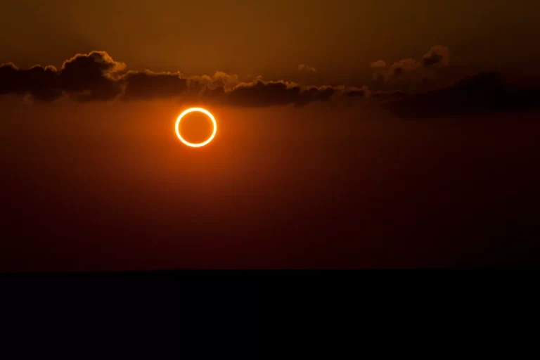 ES terá visão parcial do eclipse solar anular: saiba como e onde observar o fenômeno