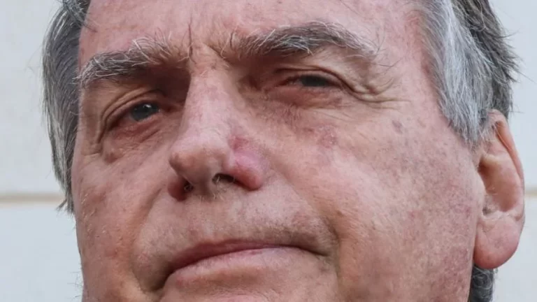 Pedindo Pix? Bolsonaro divulga valor da multa após condenação do TSE