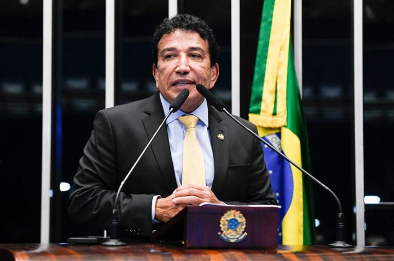 Magno Malta vai às redes negar apoio a golpe revelado por Cid em delação