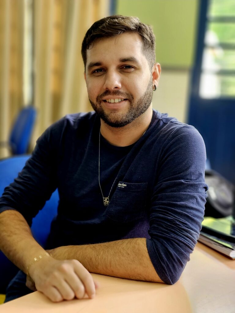 Crise de coerência ou cegueira ideológica? – Redação Opinião – Helton Souza