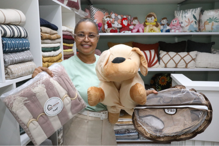 Mercado Municipal de Cariacica incentiva empreendedores a abrirem primeira loja física de seus negócios