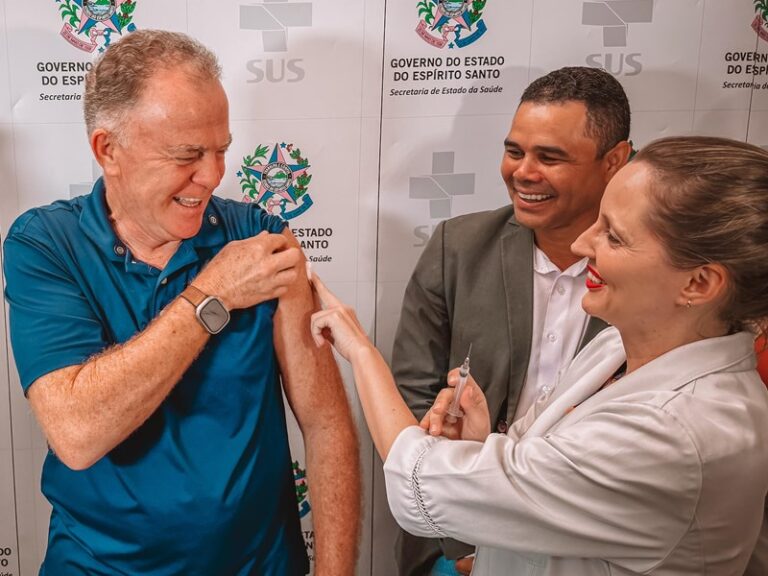 Casagrande e Tyago Hoffmann lançam estratégia de vacinação contra influenza no Espírito Santo