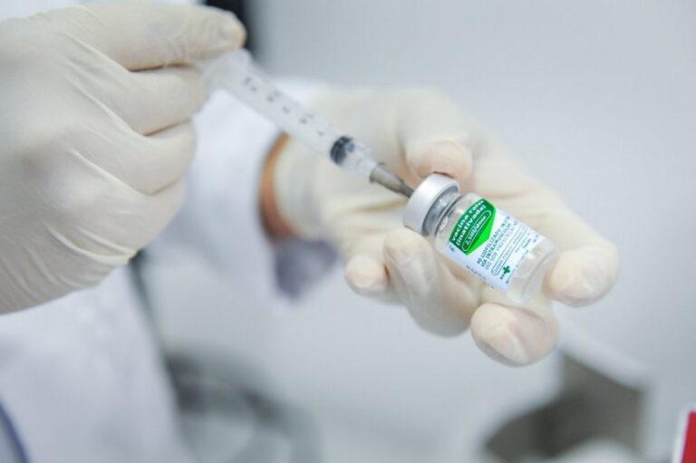 ES libera vacina da gripe para população após avanço da doença