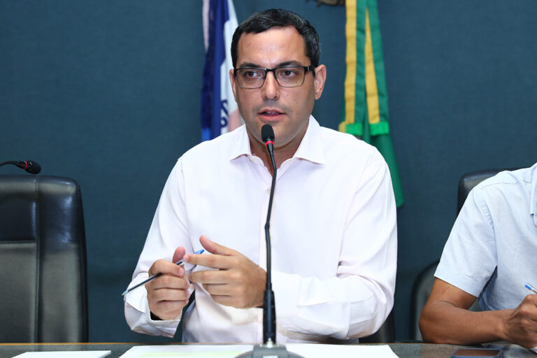 Dr. Bruno propõe política pública com foco no diagnóstico precoce, assistência por equipe multidisciplinar e campanhas de conscientização sobre a doença 