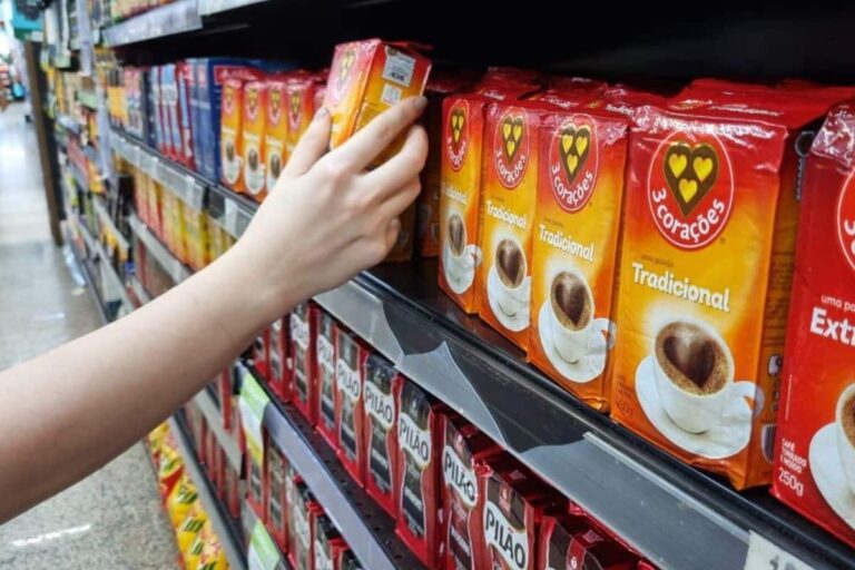 Preço do café tem primeira queda após 16 meses de alta, aponta Fipe